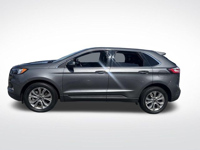 2024 Ford Edge Titanium photo 2