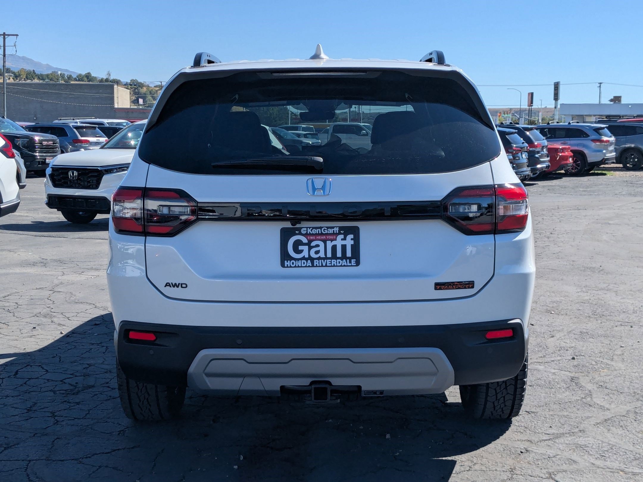 2025 Honda Pilot TrailSport photo 2