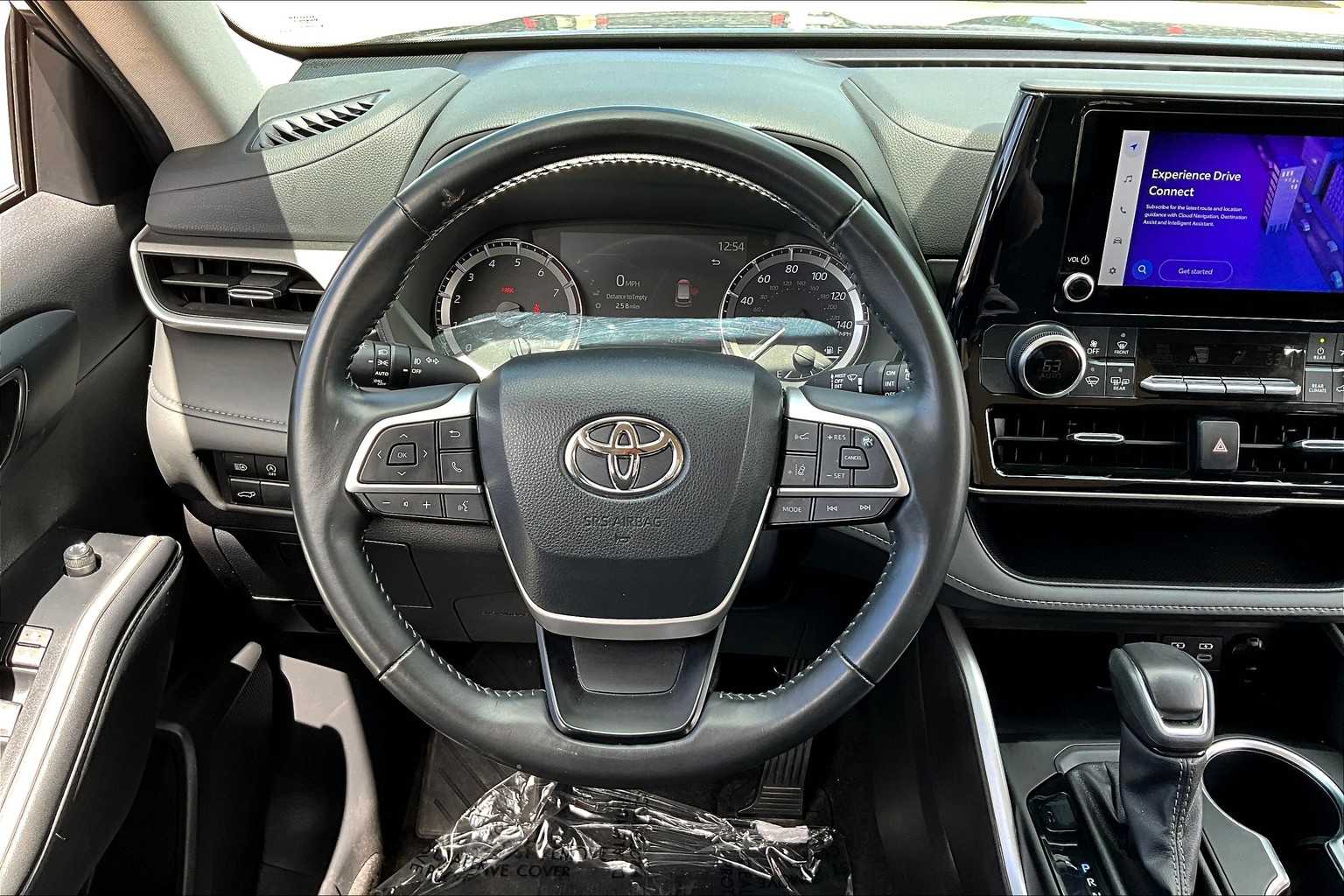 2024 Toyota Highlander LE photo 5