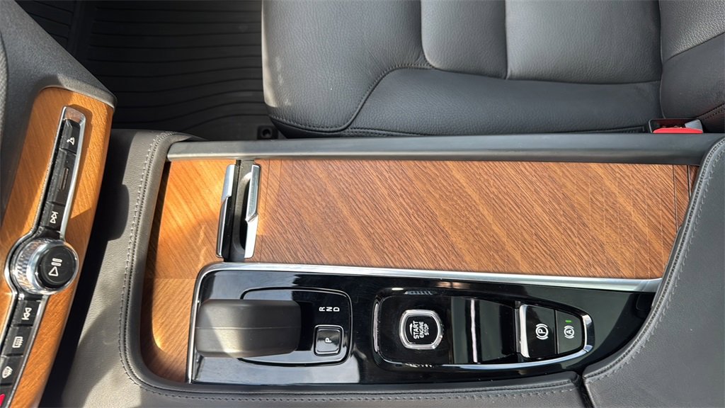 2024 Volvo XC90 Plus photo 18