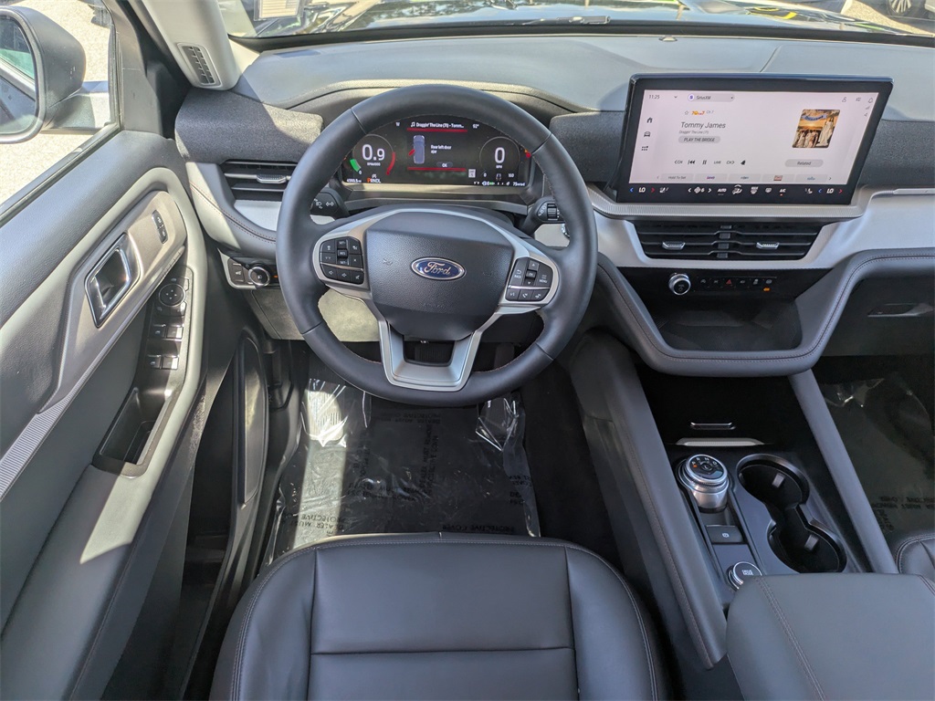 2025 Ford Explorer photo 16
