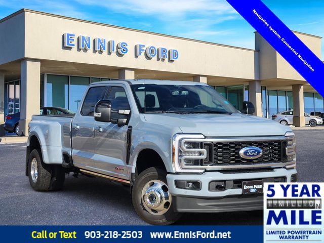 2026 Ford F-350 Super Duty Platinum's photo
