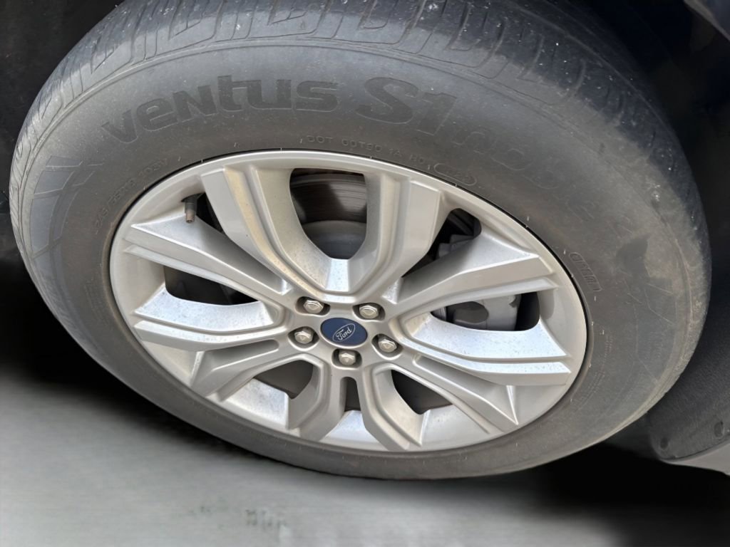 2022 Ford Edge Titanium photo 3