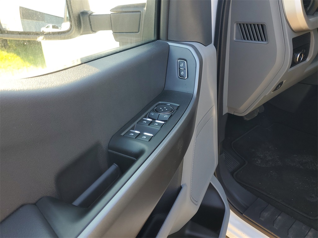 2025 Ford F-250 XL photo 6