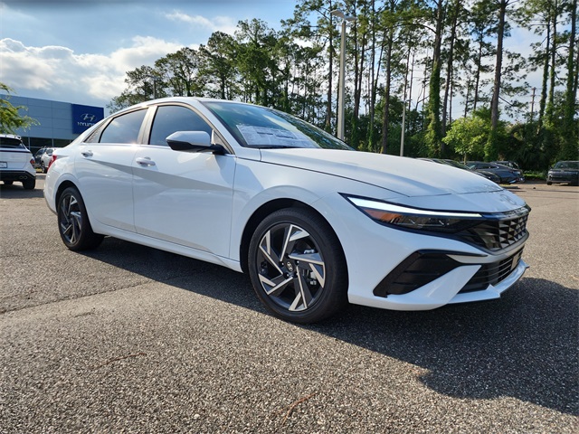 2025 Hyundai Elantra Limited's photo