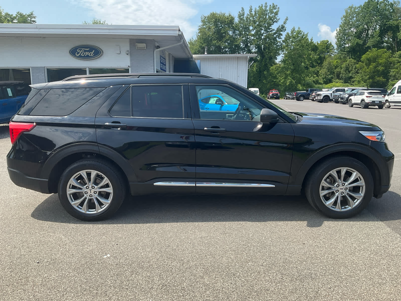 2022 Ford Explorer XLT photo 2