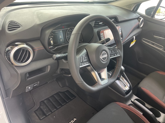 2025 Nissan Versa 1.6 SR photo 9