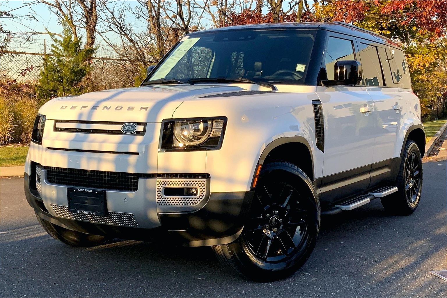 2023 Land Rover Defender S's photo