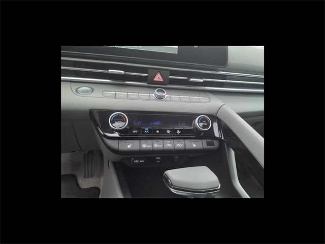 2024 Hyundai Elantra SEL photo 10