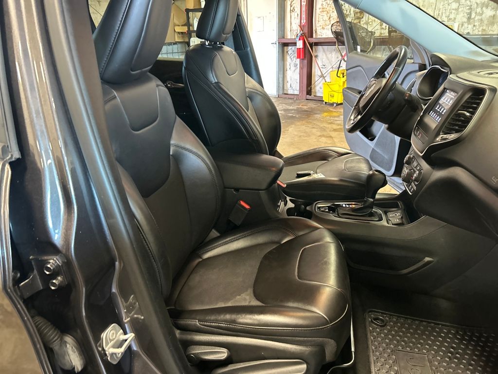 2020 Jeep Cherokee Altitude photo 29