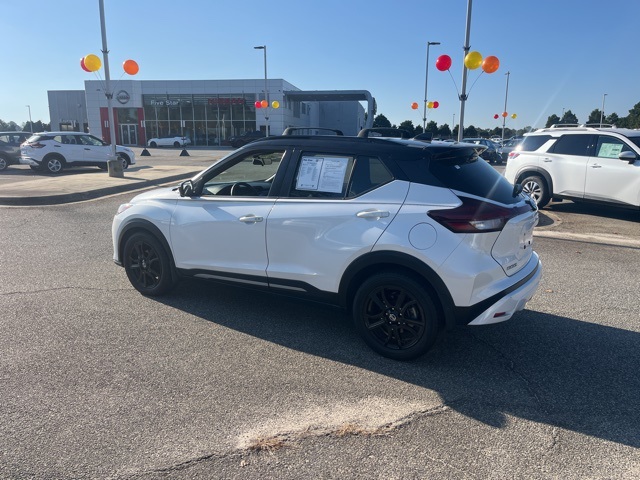 2021 Nissan Kicks SR photo 4
