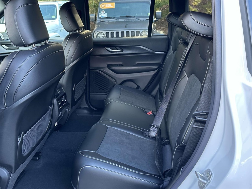 2025 Jeep Grand Cherokee Altitude X photo 10