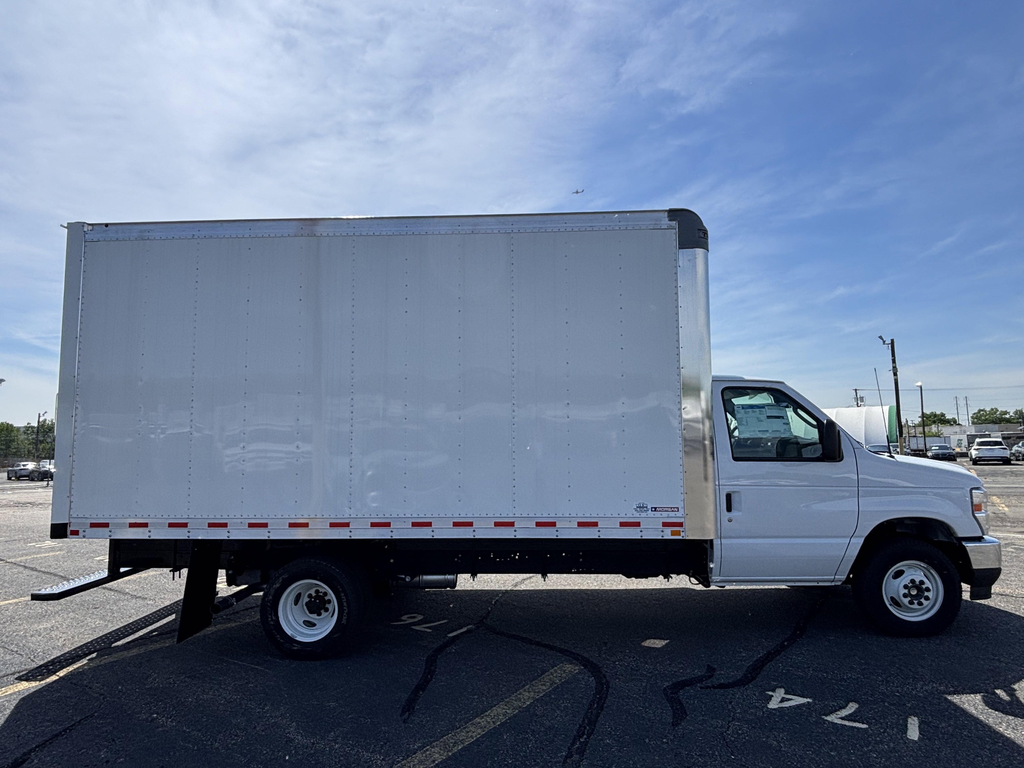 2025 Ford E-450 photo 2