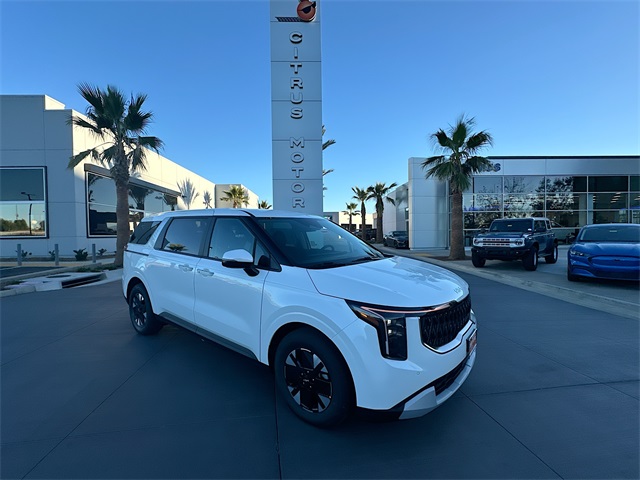 2026 Kia Carnival LXS's photo