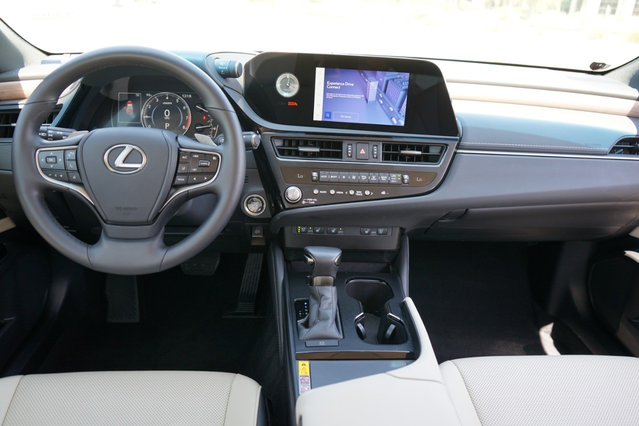 2025 Lexus ES 350 photo 25