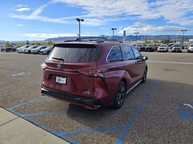 2024 Toyota Sienna XSE photo 3