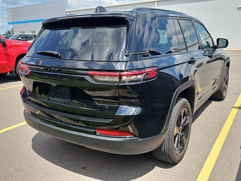 2023 Jeep Grand Cherokee Altitude photo 2