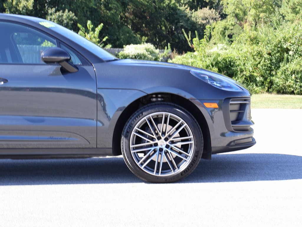 2025 Porsche Macan T photo 8
