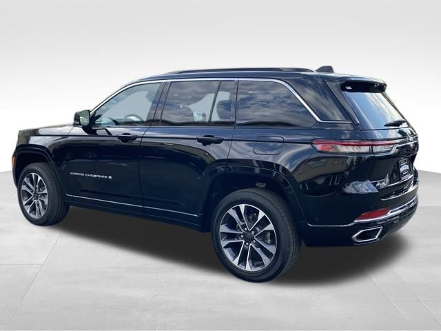 2025 Jeep Grand Cherokee Overland photo 3