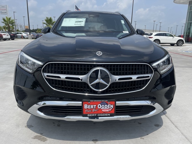 2025 Mercedes Benz GLC 300 photo 2