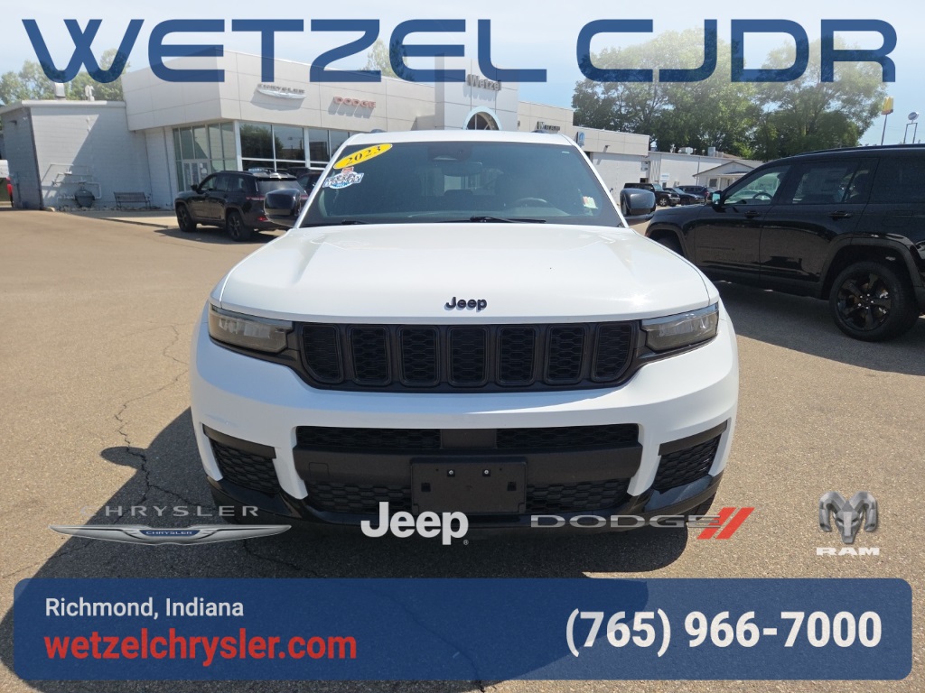 2023 Jeep Grand Cherokee Altitude photo 2