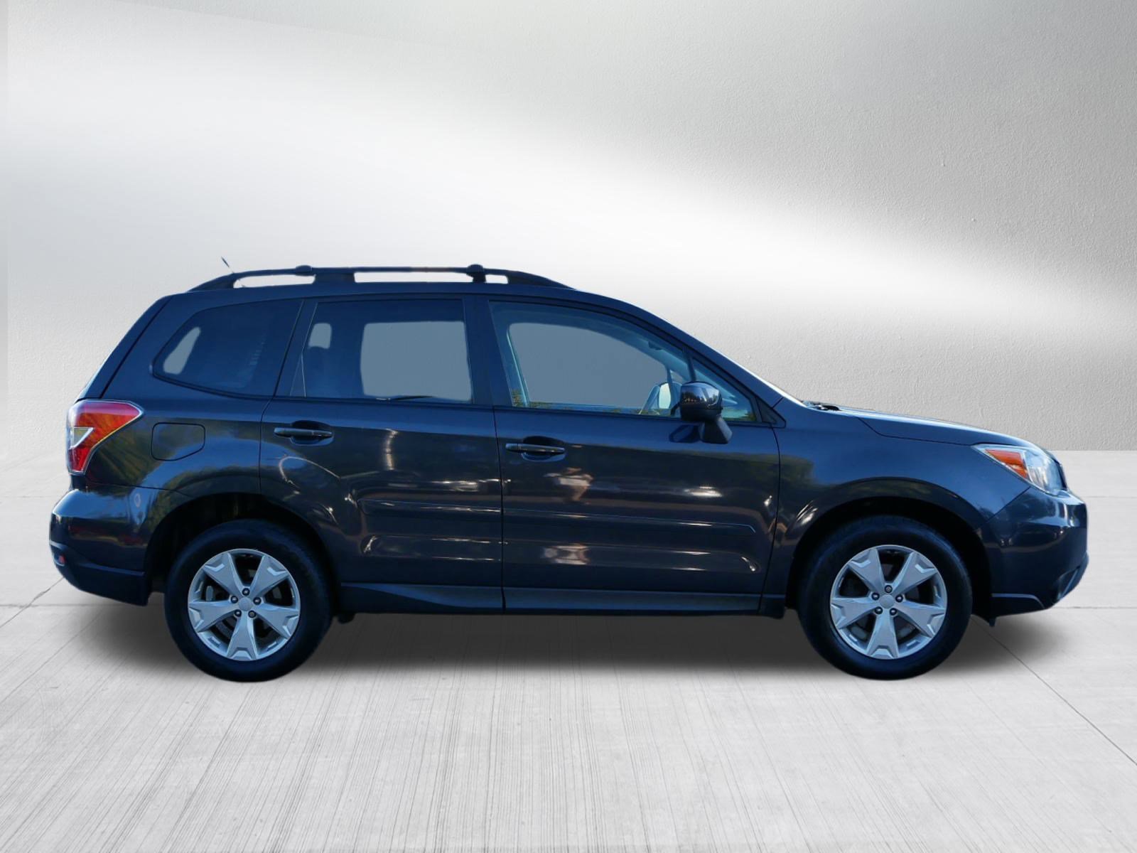 2015 Subaru Forester Premium photo 8