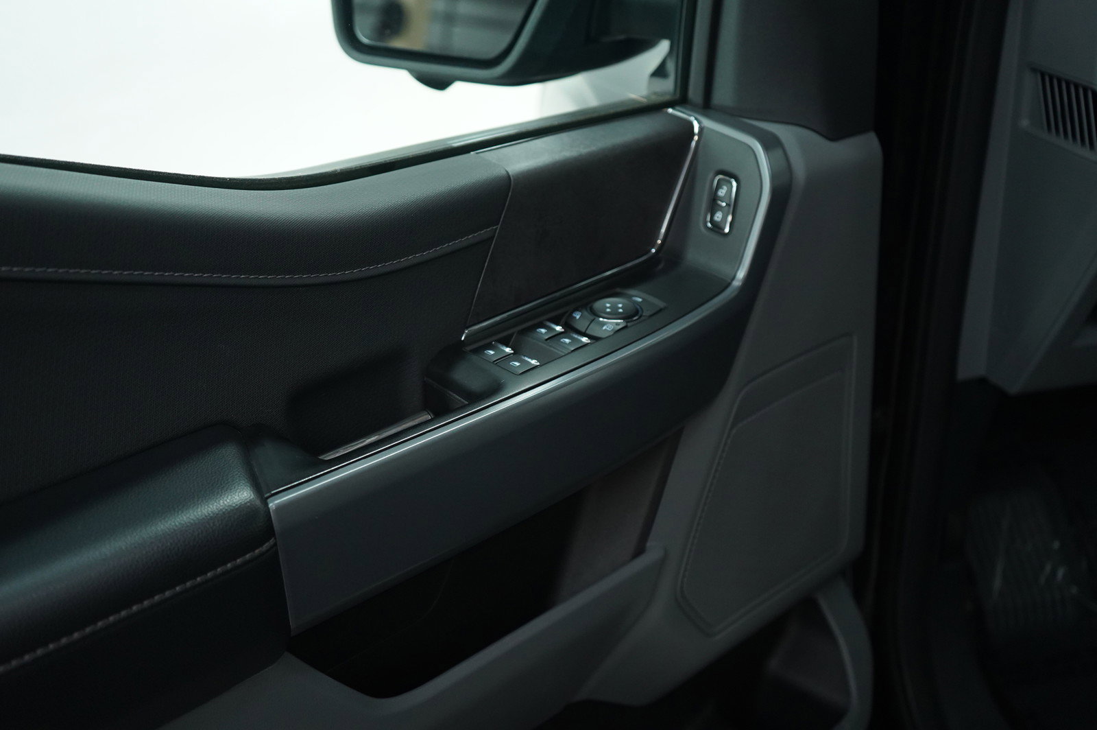 2024 Ford F-150 XLT photo 16