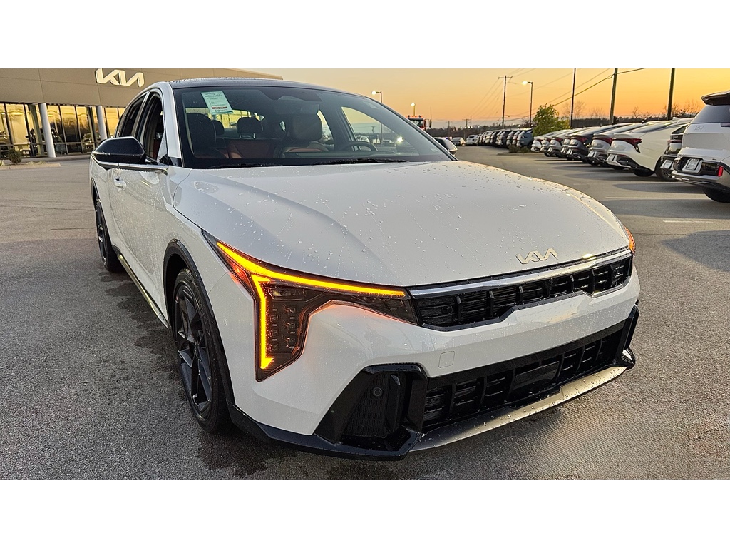 2025 Kia K4 GT-Line Turbo's photo