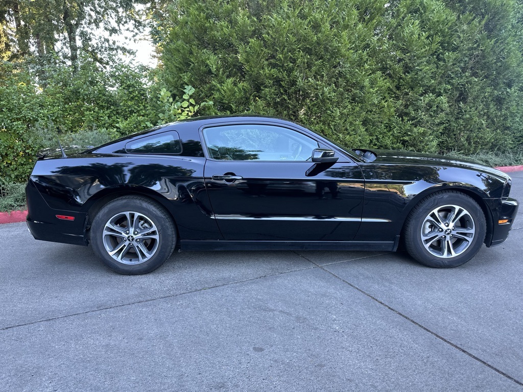 2014 Ford Mustang V6 Premium photo 13