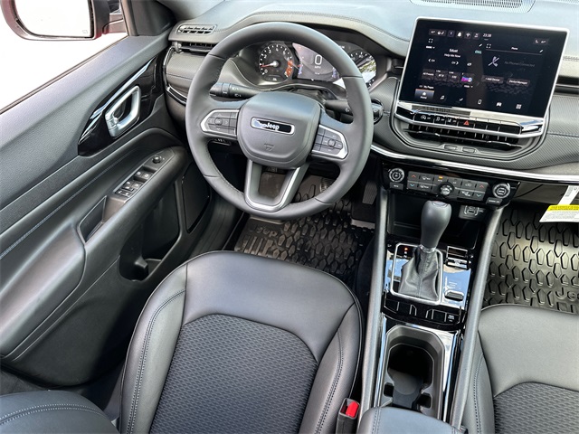 2025 Jeep Compass Latitude photo 18