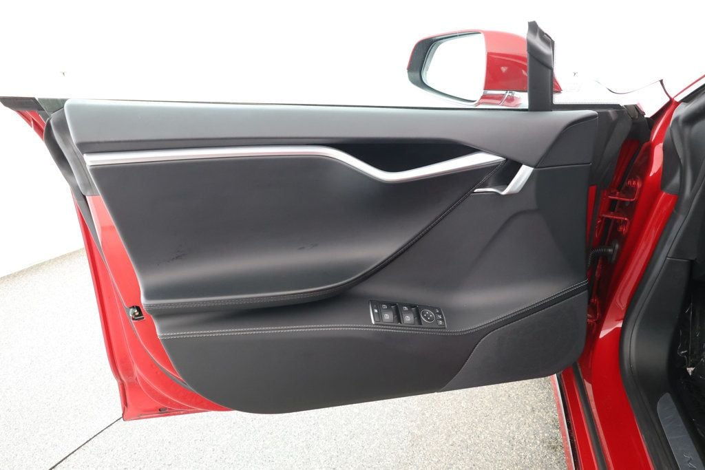 2016 Tesla Model S 75 photo 8