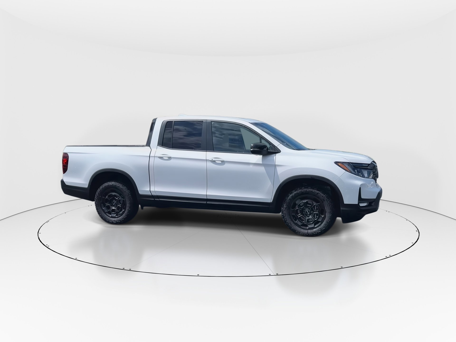 2025 Honda Ridgeline TrailSport photo 2