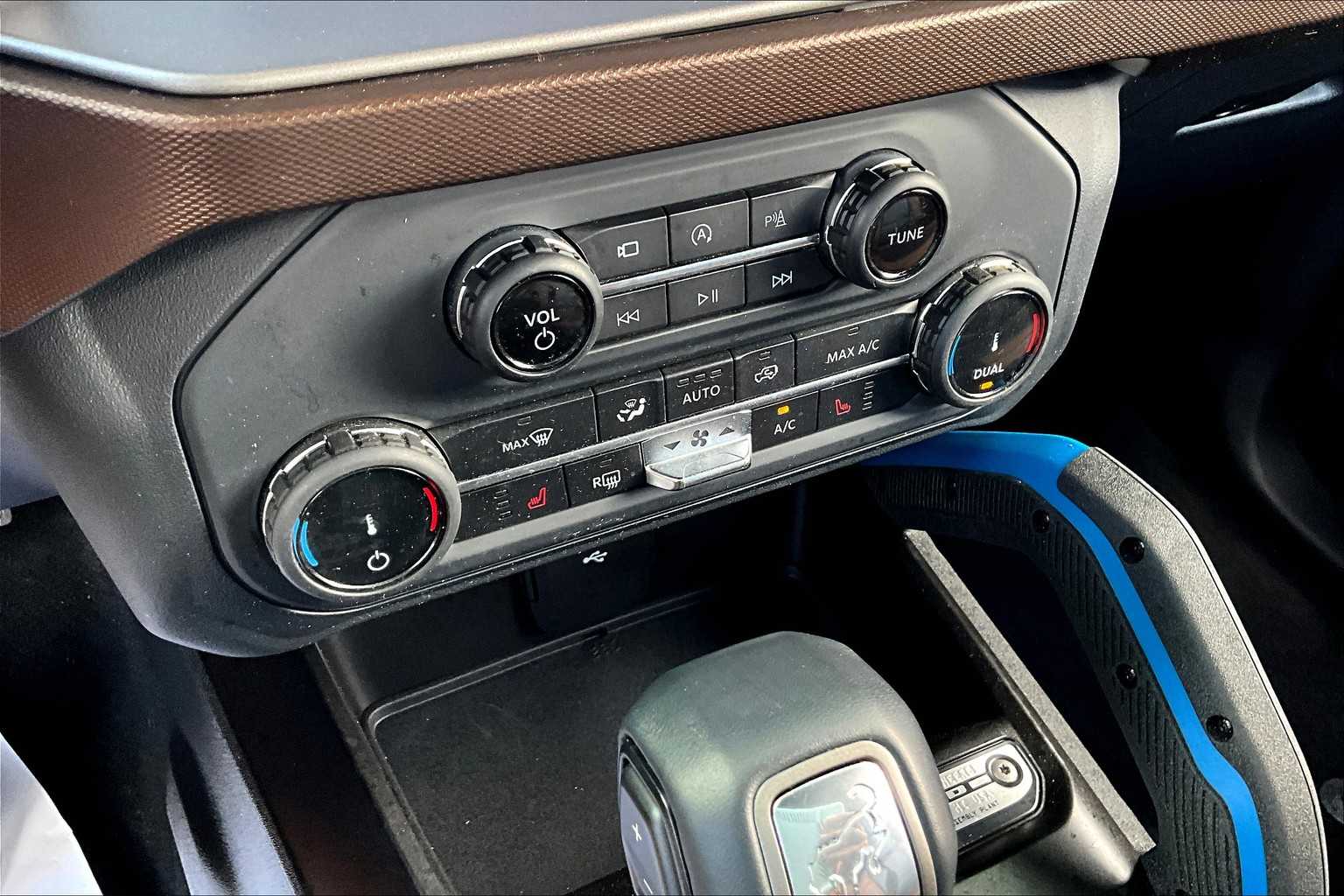 2022 Ford Bronco Outer Banks photo 28