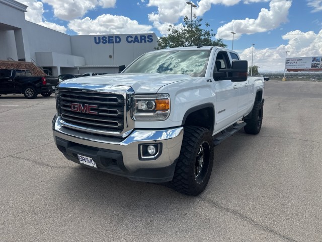 Used 2019 Summit White GMC SLE image 1
