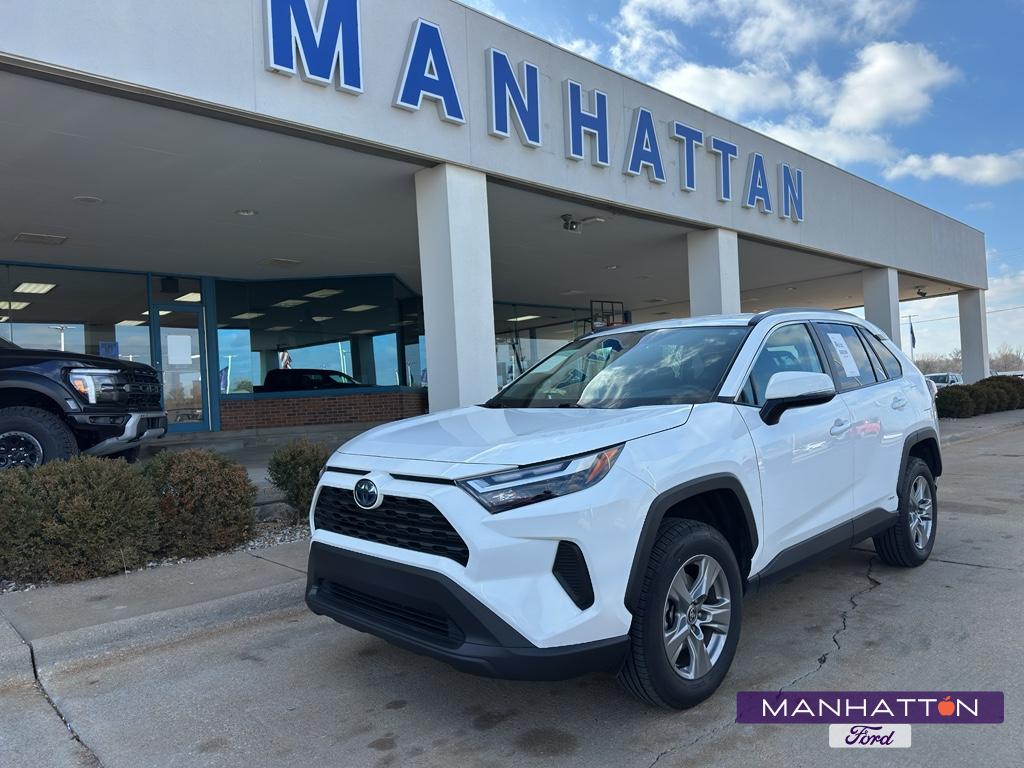 2024 Toyota RAV4 XLE's photo