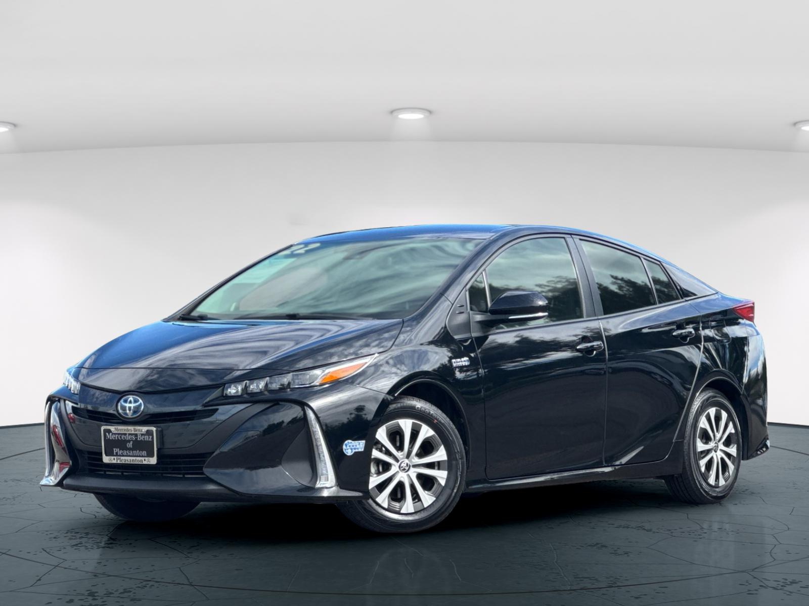 2022 Toyota Prius Prime LE photo 2