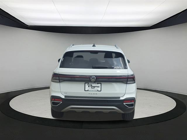 2025 Volkswagen Taos SE photo 3