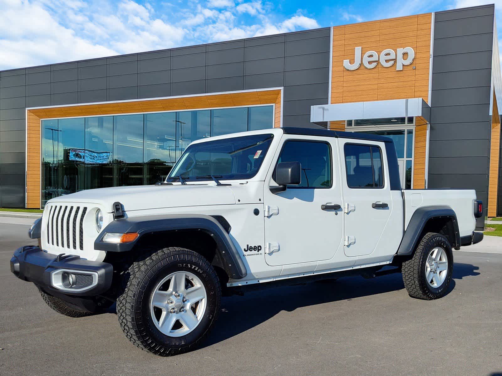 2023 Jeep Gladiator Sport S's photo
