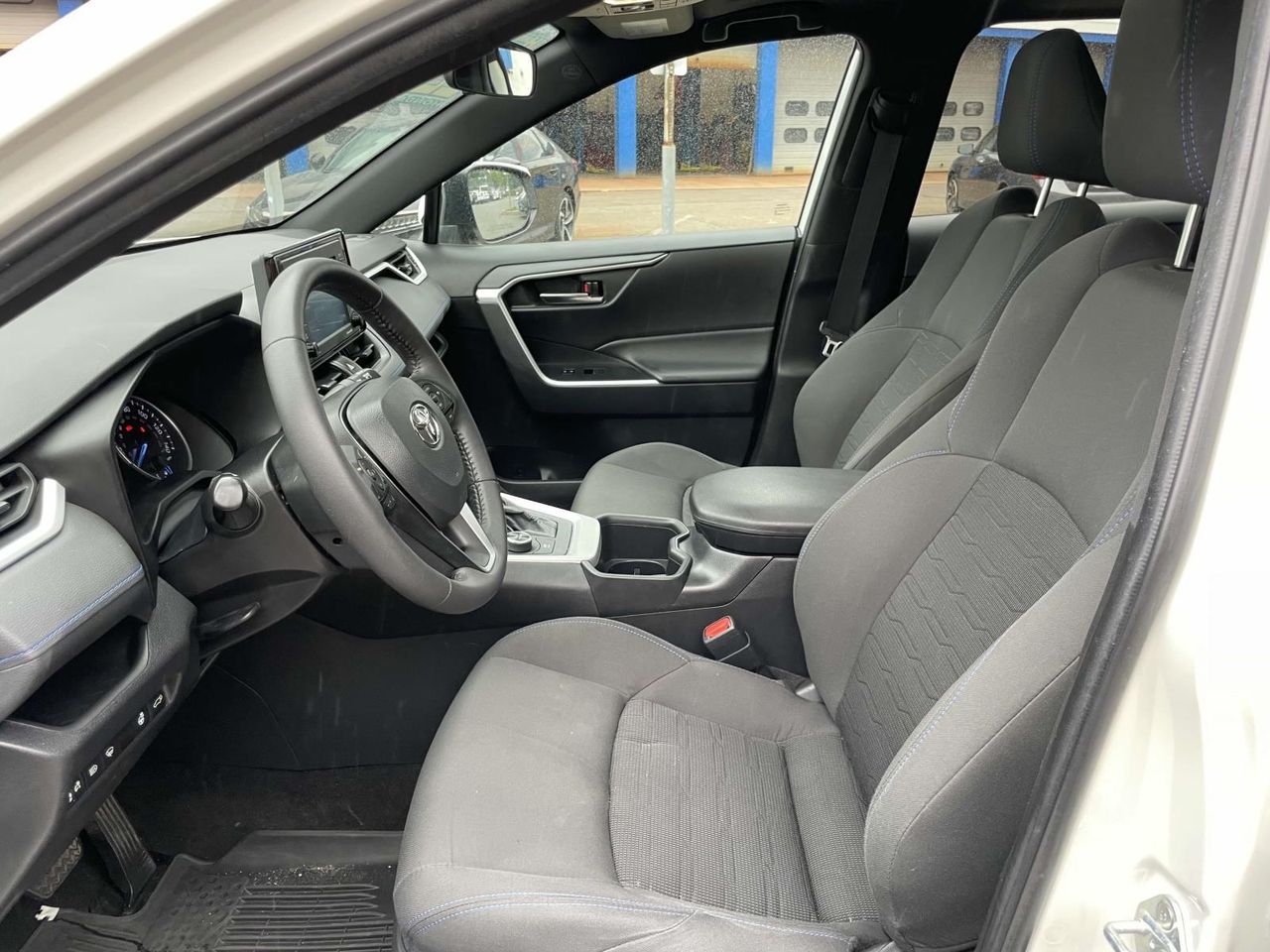 2022 Toyota RAV4 Hybrid SE photo 7
