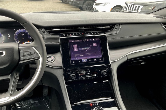 2025 Jeep Grand Cherokee Laredo Altitude photo 7