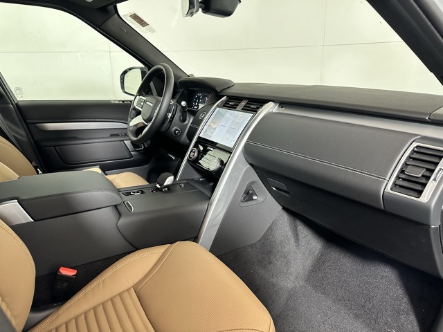 2025 Land Rover Discovery SE photo 18