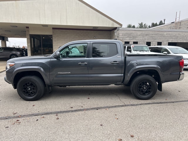 2022 Toyota Tacoma SR5 photo 2