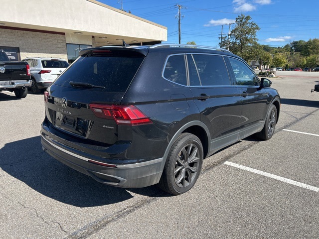 2022 Volkswagen Tiguan SE photo 2