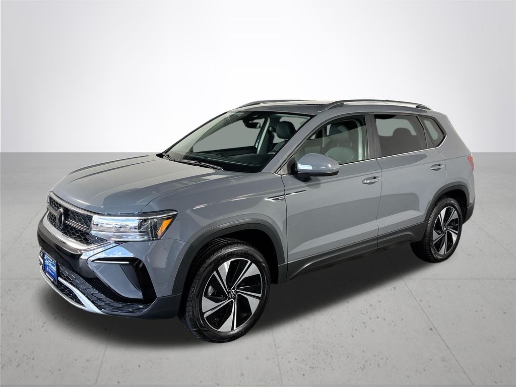 2024 Volkswagen Taos SE photo 2