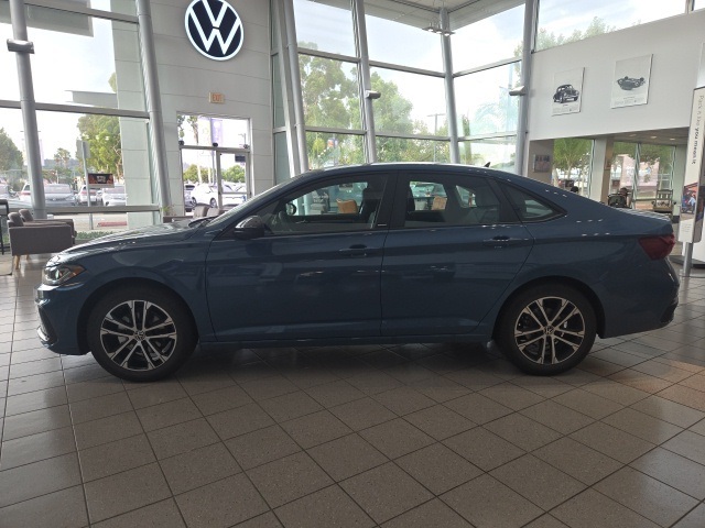 2025 Volkswagen Jetta Sport photo 4