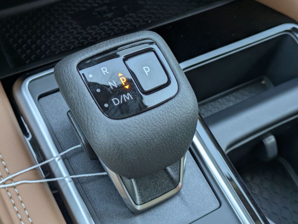 2025 Nissan Pathfinder Platinum photo 19