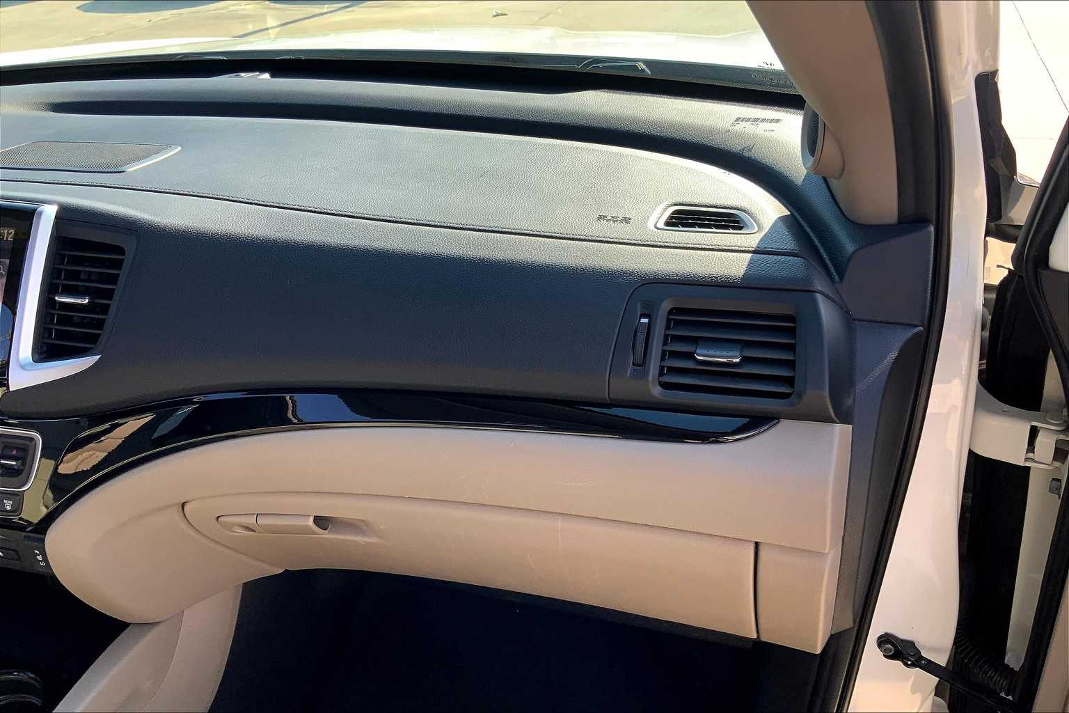 2018 Honda Pilot Touring photo 18
