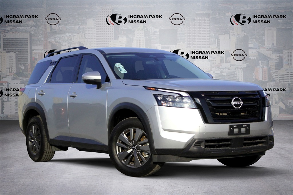 2024 Nissan Pathfinder SV's photo