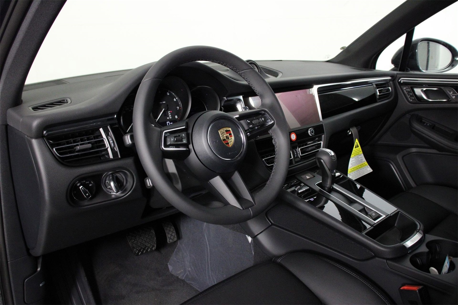2026 Porsche Macan T photo 4
