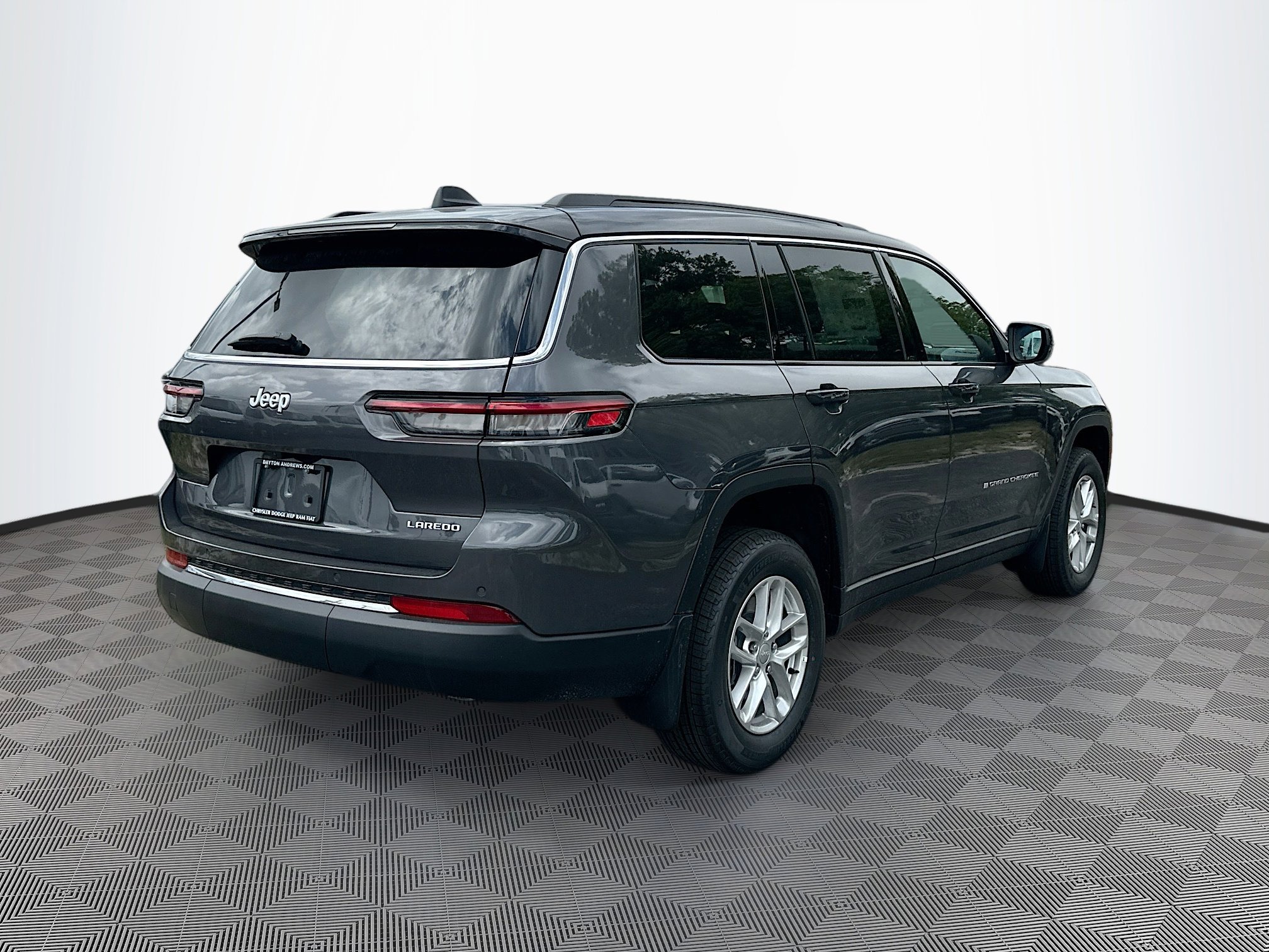 2025 Jeep Grand Cherokee Laredo X photo 2